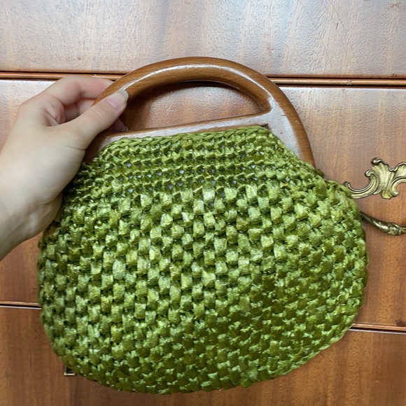 Vintage green plastic woven wooden handle purse - Picture 2 of 5